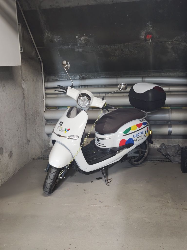 Skuter elektryczny Vozilla 3000W retro Vespa Blinkee 2x akumulator