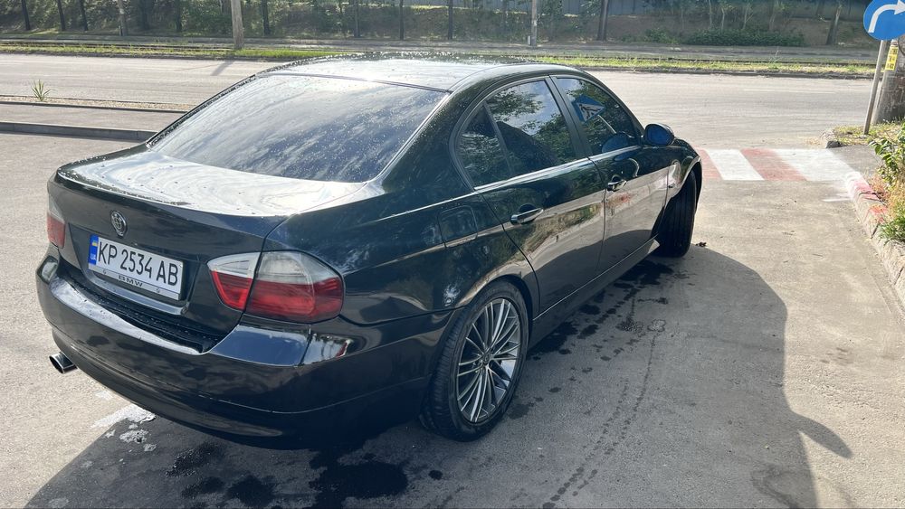 BMW E90  2.5 218 л.с