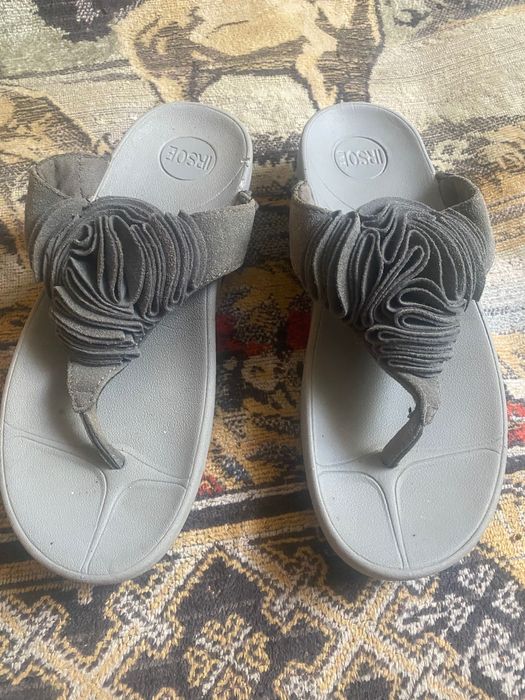 Жіночі сірі шльопанці Toning на низькому ходу