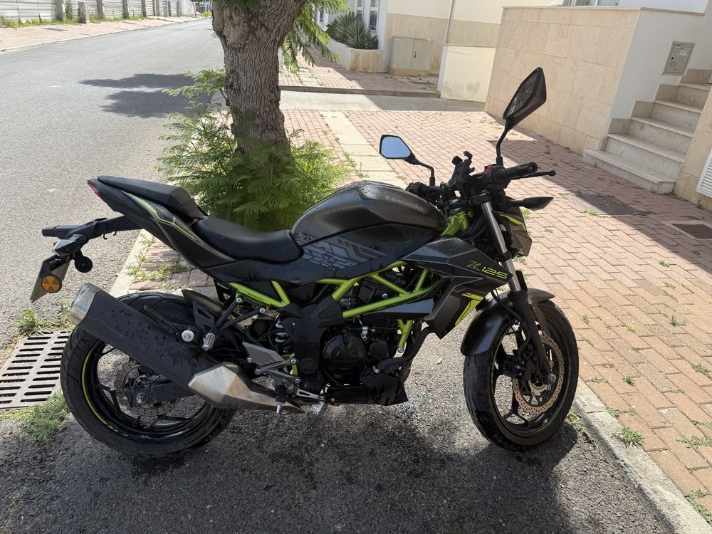 Kawasaki 125c com a