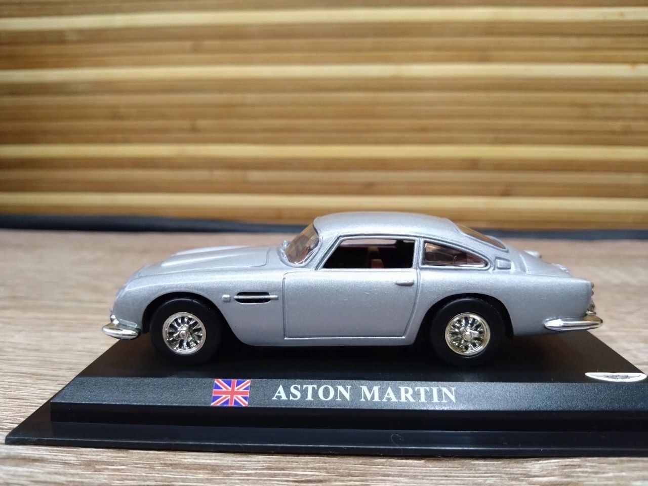 Aston Martin DB5 масштабная модель 1/43
Del Prado
М:1/43
Цена;350грн