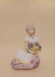 Figurka porcelanowa - dziewczynka z bukietem ANTYK