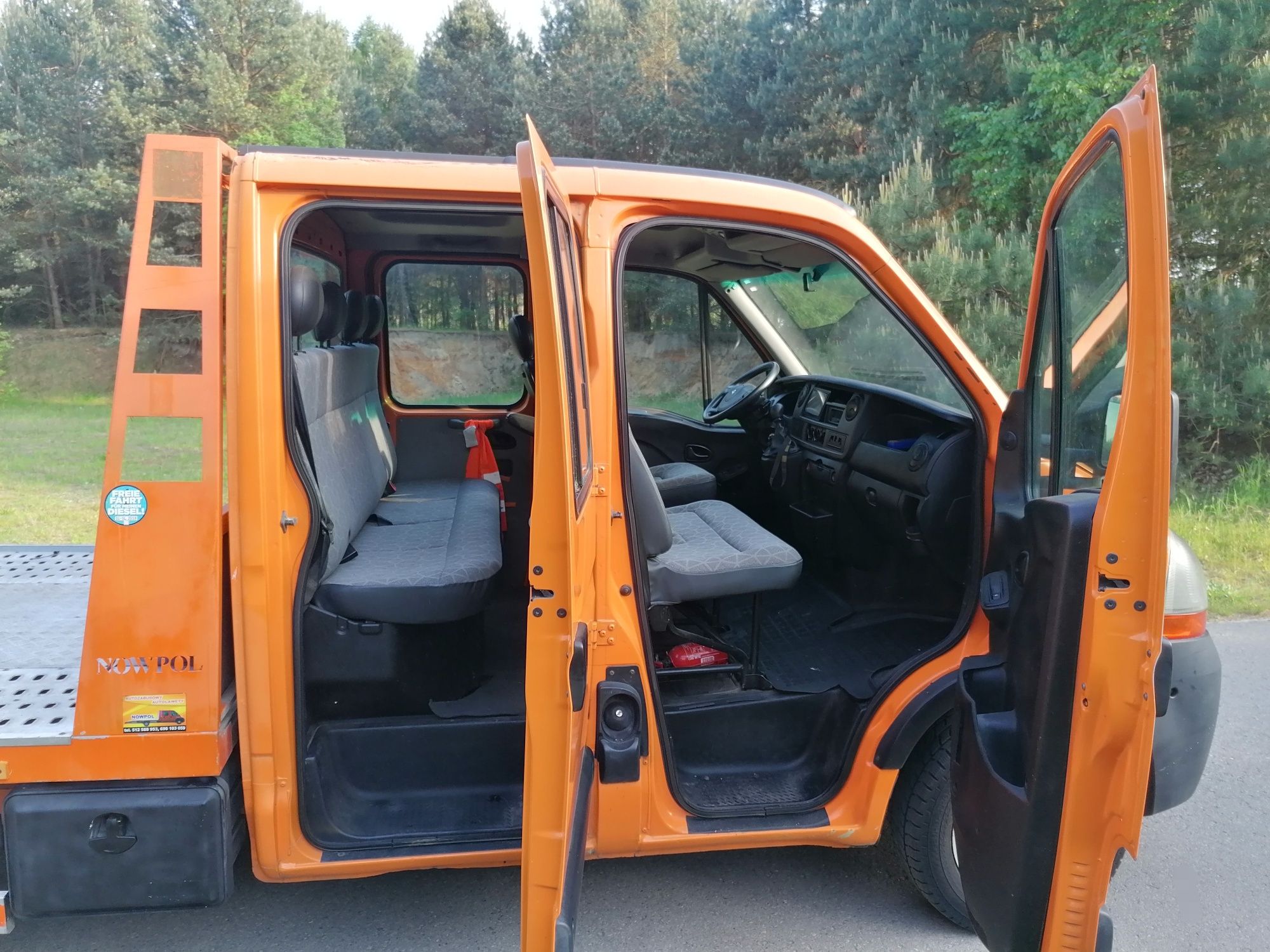 Renault Master Auto Laweta Holownik Najazd Pomoc Drogowa Dubel  Kabina