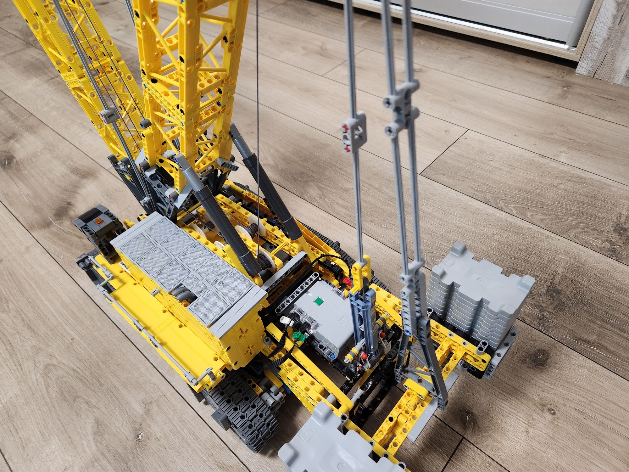 Lego 42146 technic оригинал КАК НОВЫЙ, чек с магазина все 100% деталей