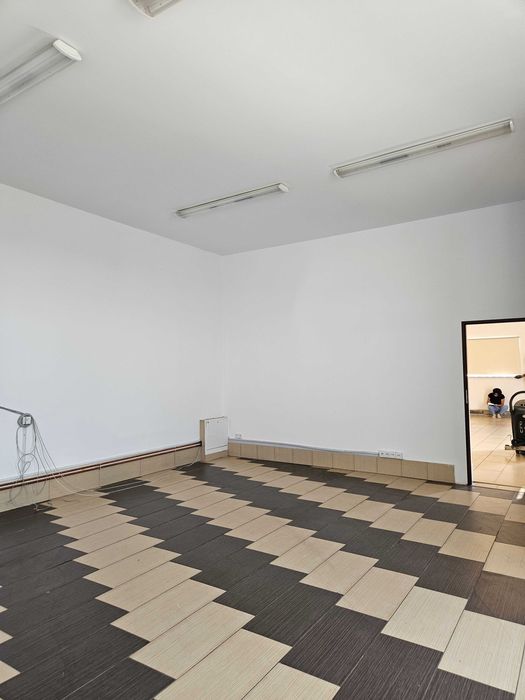 hala z biurem do wynajęcia