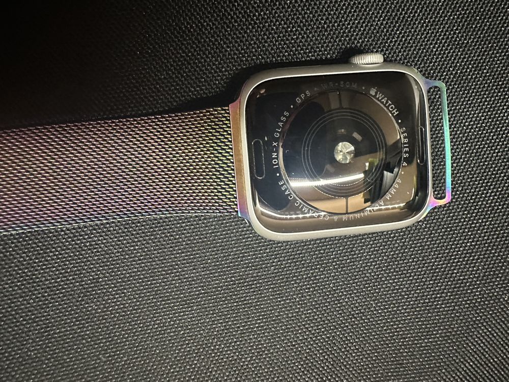 Продам часы Apple Watch 4 / 44mm