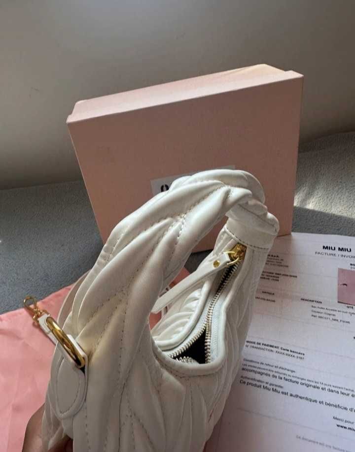 Sac miu miu mini hobo wonder en nappa matelassé