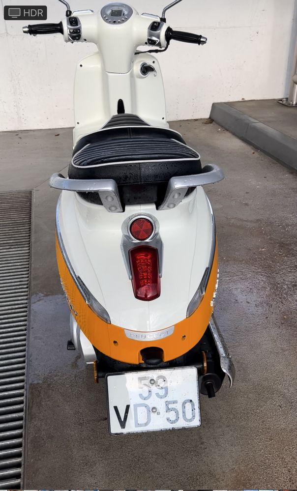 Scooter Peugeot Django