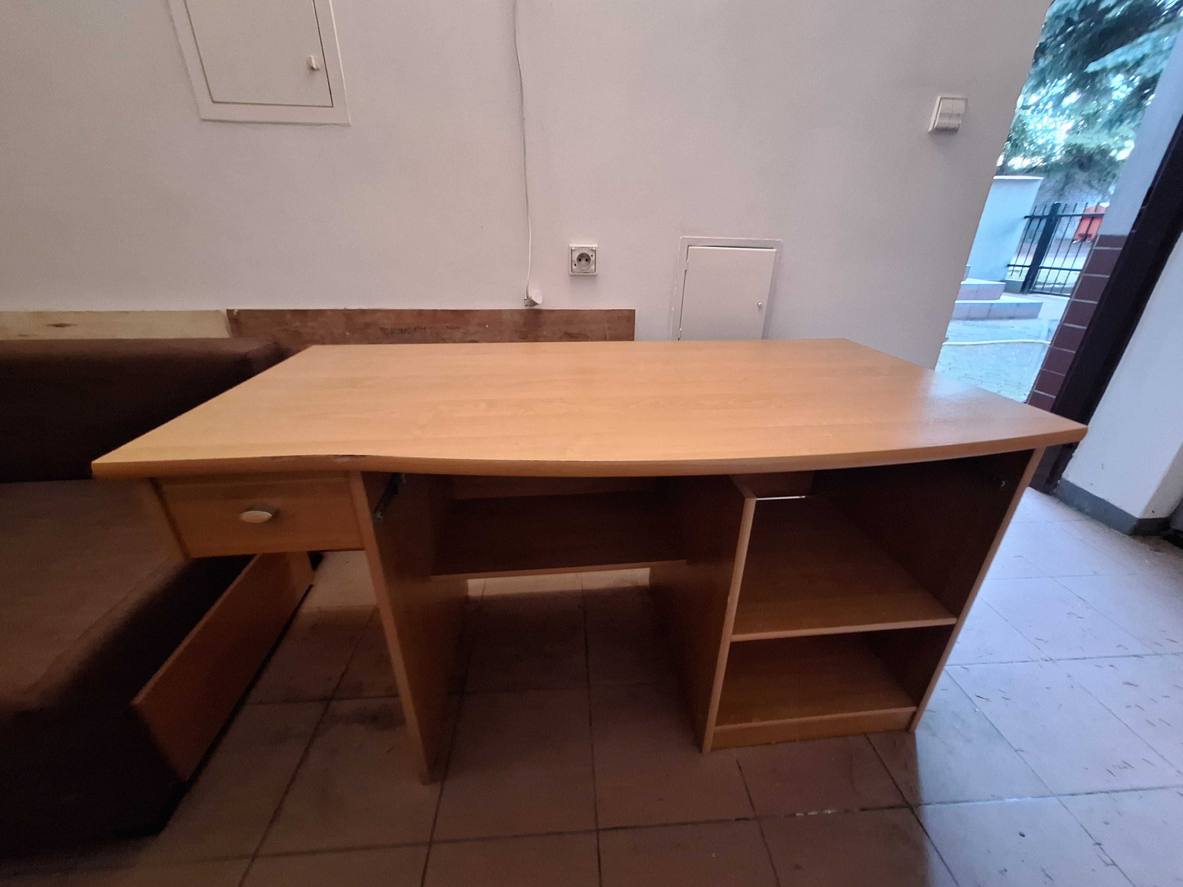Biurko do gabinetu z wbudowaną szufladką