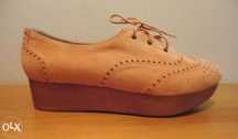 * * * N O V O S - Sapatos sola compensada BERSHKA nr 38 * * *