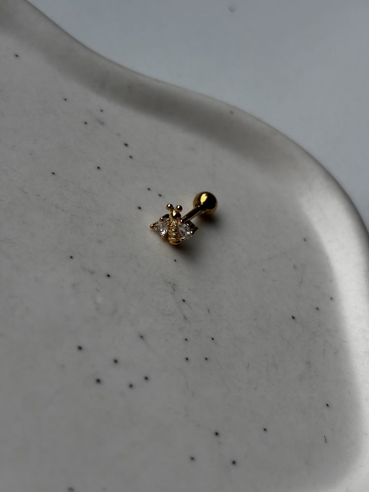 Kolczyk piercing pszczółka