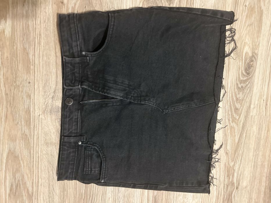 piękna, dopasowana spódnica damska.