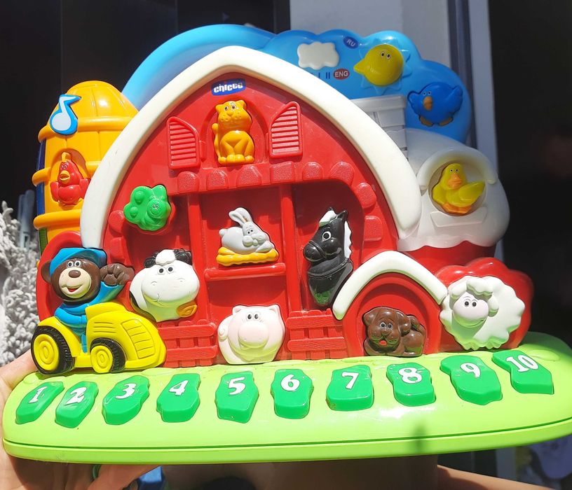 Музична іграшка CHICCO ФЕРМА РОС.-АНГЛ. Мова