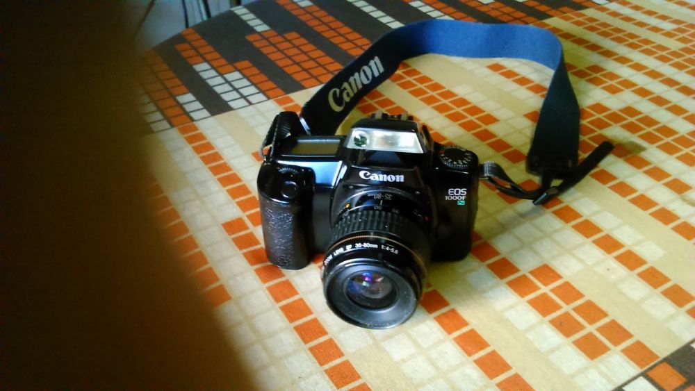 Máquina fotográfica Canon E0S1000FN