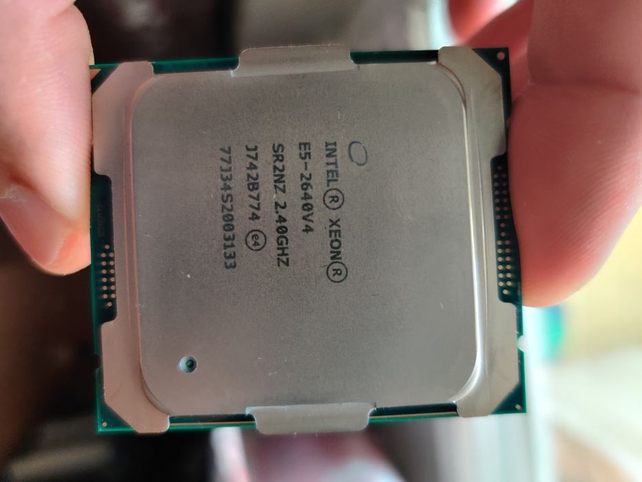 Продам 10-ядерний 90 вт процесор Xeon E5 2640v4