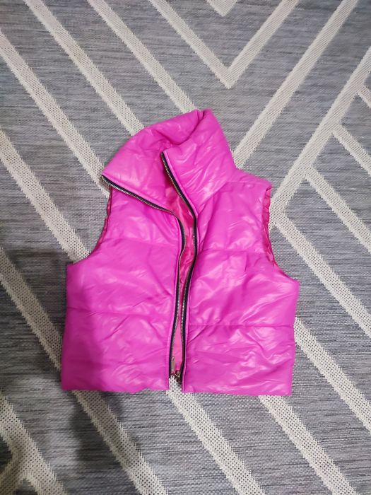 Ярка куртка,в хорошому стані