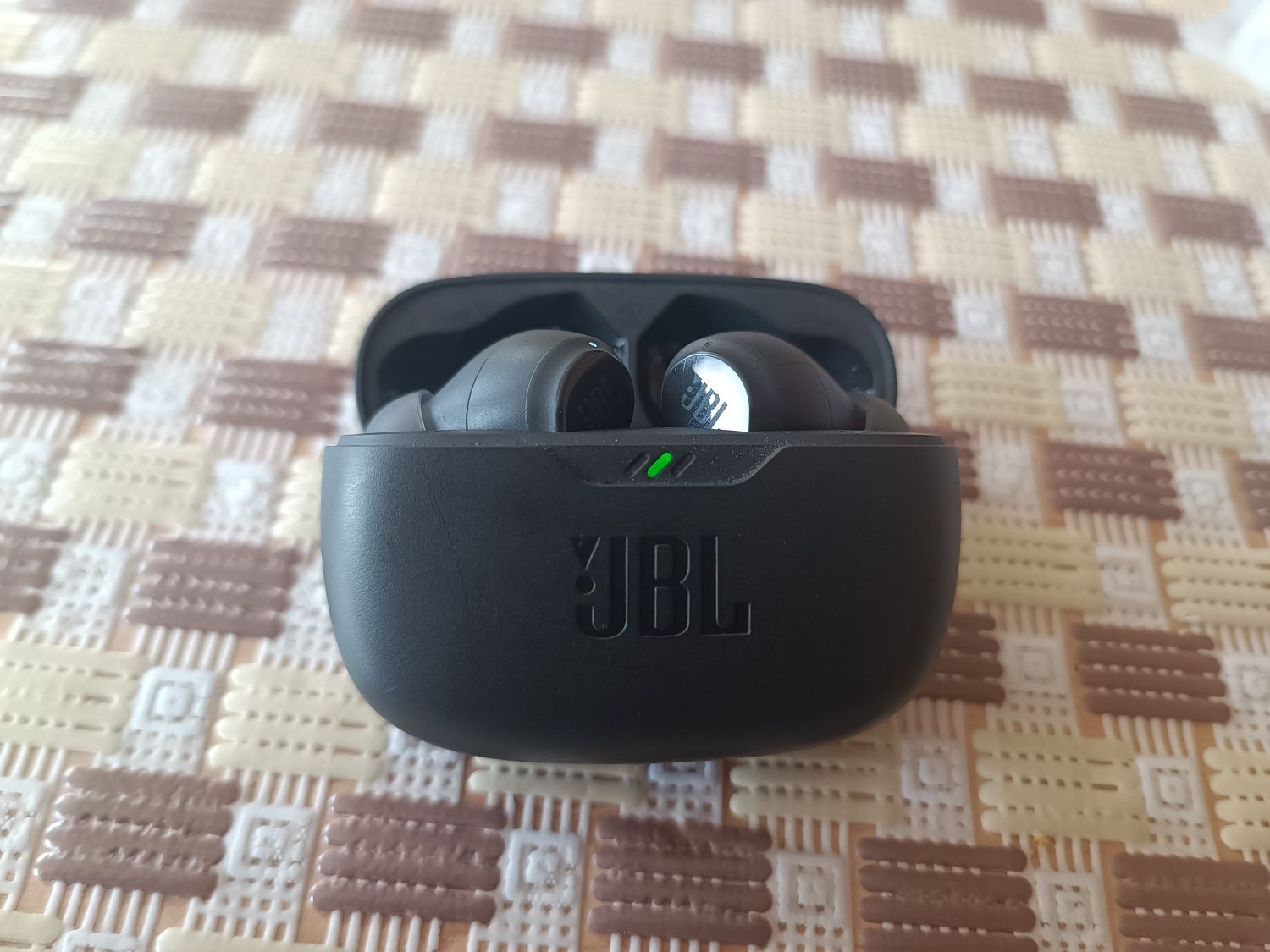 Продам навушники JBL