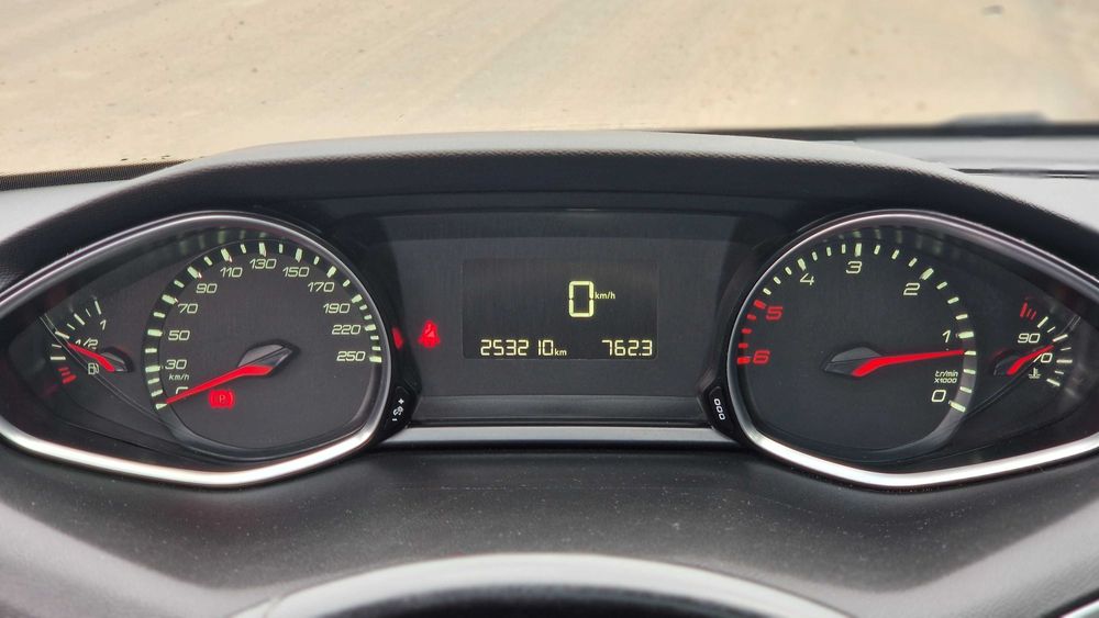 автомобіль Peugeot 308 1.6 BlueHDi