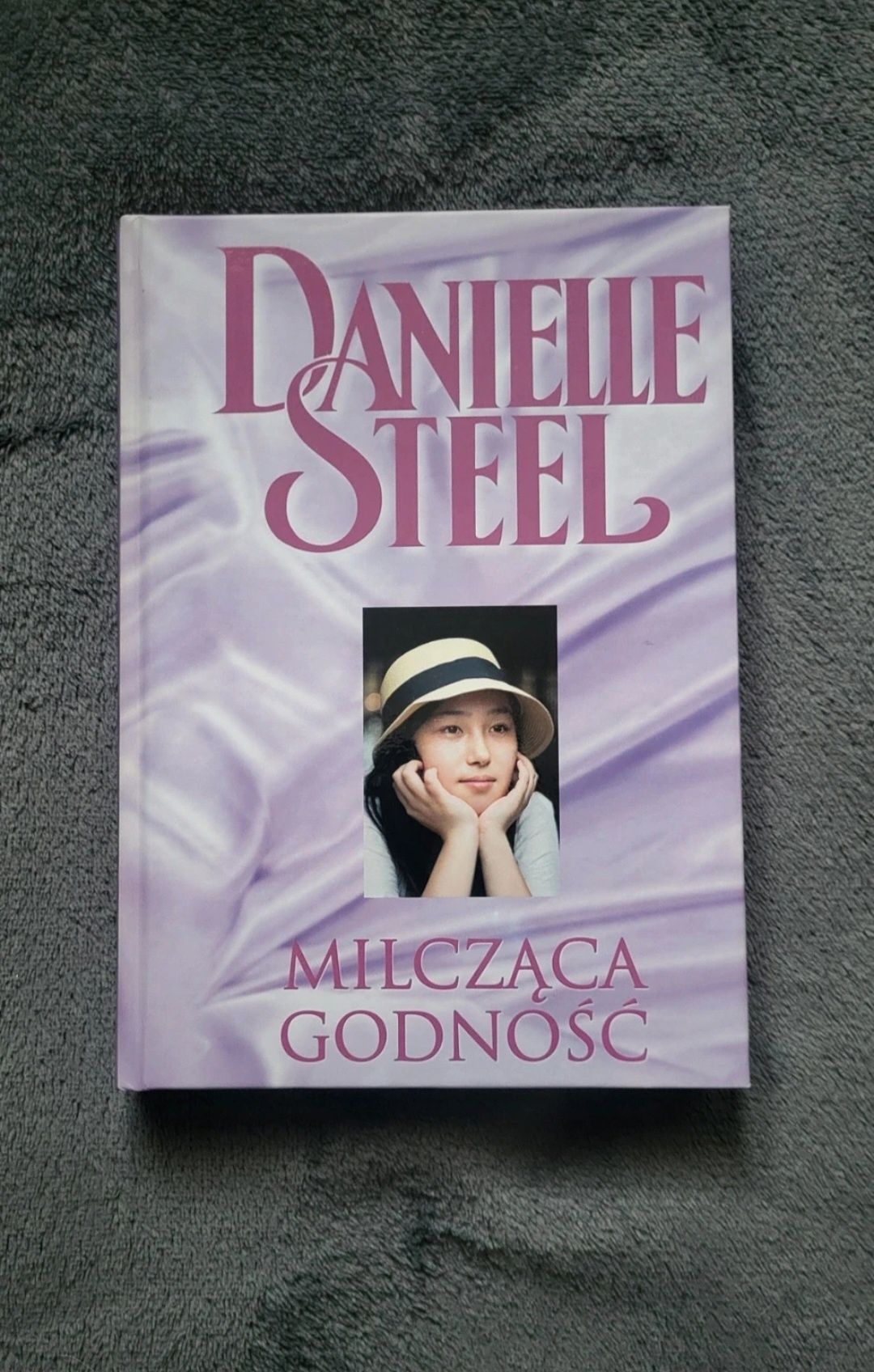 Danielle Steel "Milcząca godność"