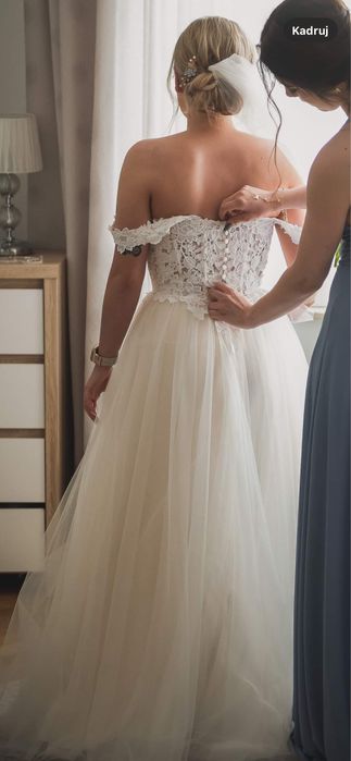 Sukienka ślubna błyszcząca