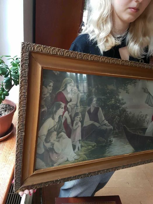 Obraz stara reprodukcja JEZUS NA ŁODZI w złotej ramie za szybą 86x43cm