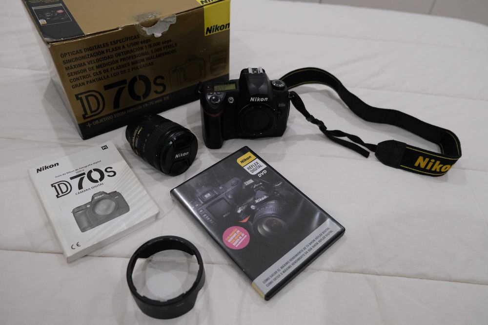 Nikon D70s com objetiva grande angular 18-70mm