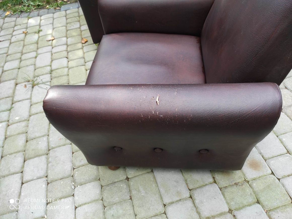 Fotele PRL ze skaju brązowego