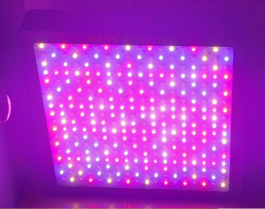 Mars Led Grow Light 1600 (com muito pouco uso , cerca de 4 meses)