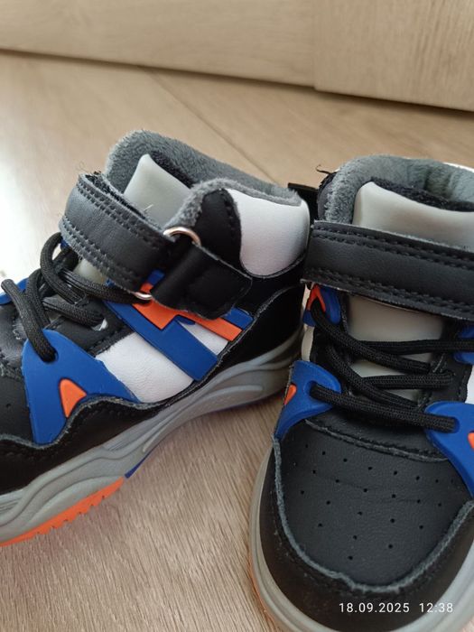 Дитячі кросівки