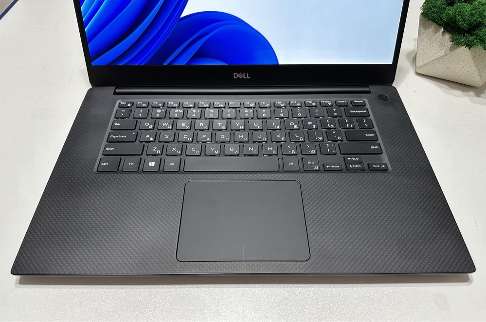 DELL Precision 5540 15,6"FHD IPS | i9-9880HK|32 DDR4|SSD512|NVIDIA 4Gb