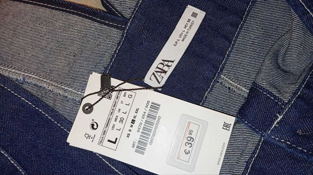 Стильний джинсовий сарафан Zara із глибоким вирізом, оригінал.