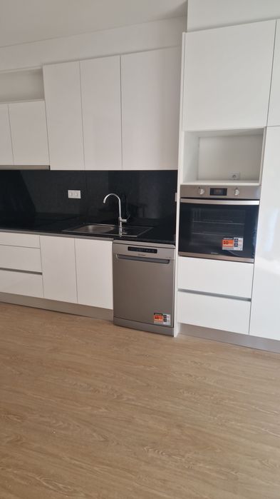 Alugo apartamento T3  c/ anexo 30m2