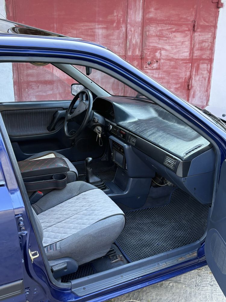 Продам Mazda 323bg