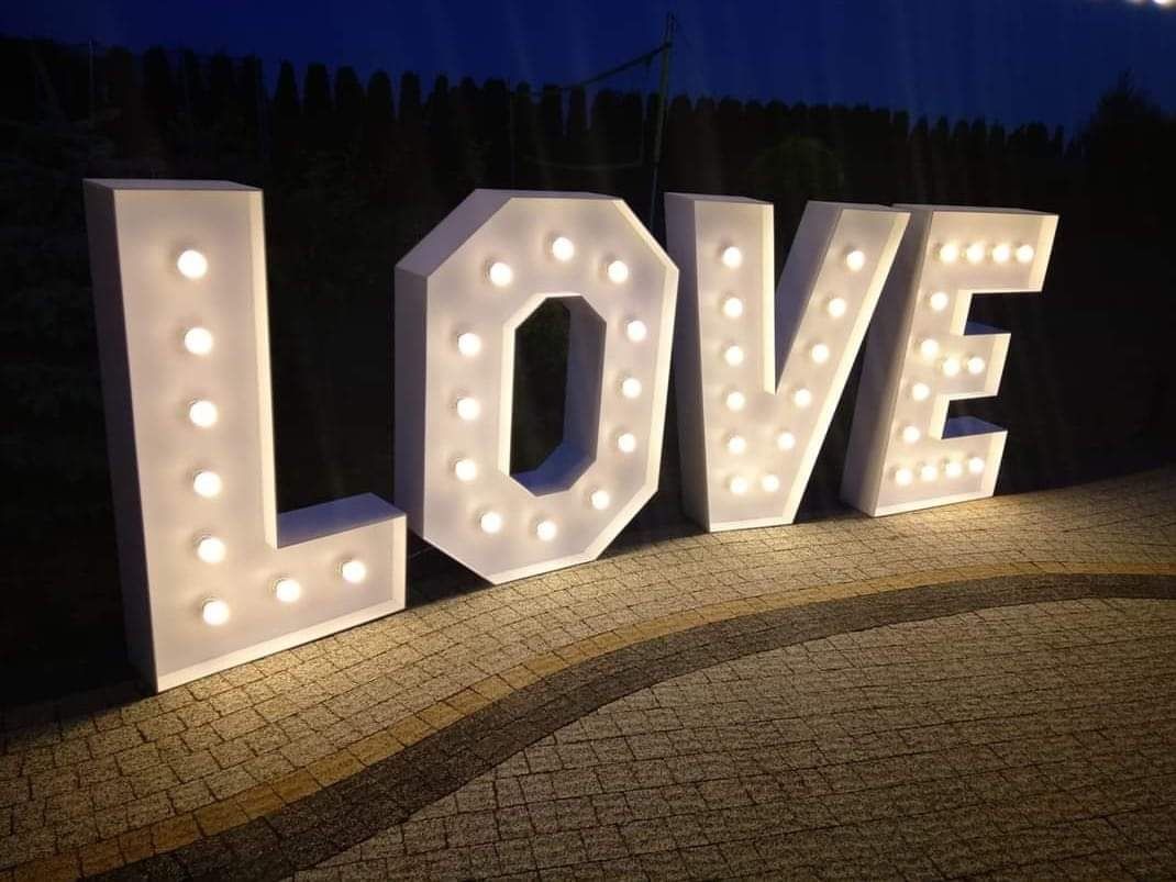 Podświetlany napis LOVE
