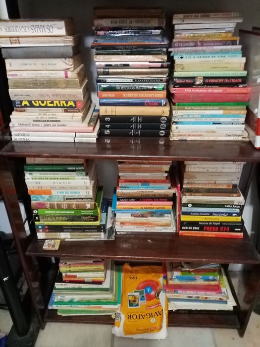Muitos livros para venda