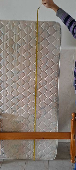 Duas Camas de Solteiro com oferta de colchão