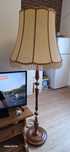 Lampa stojąca drewniana