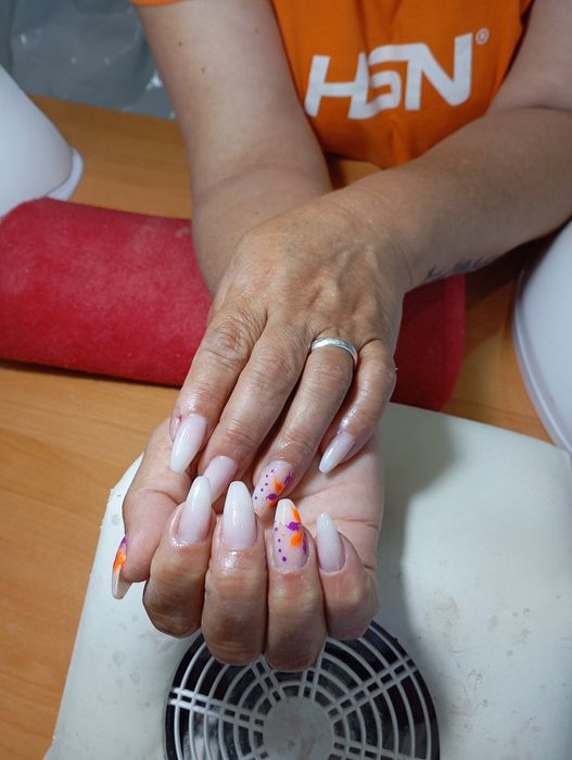 Unhas de gel e gelinho