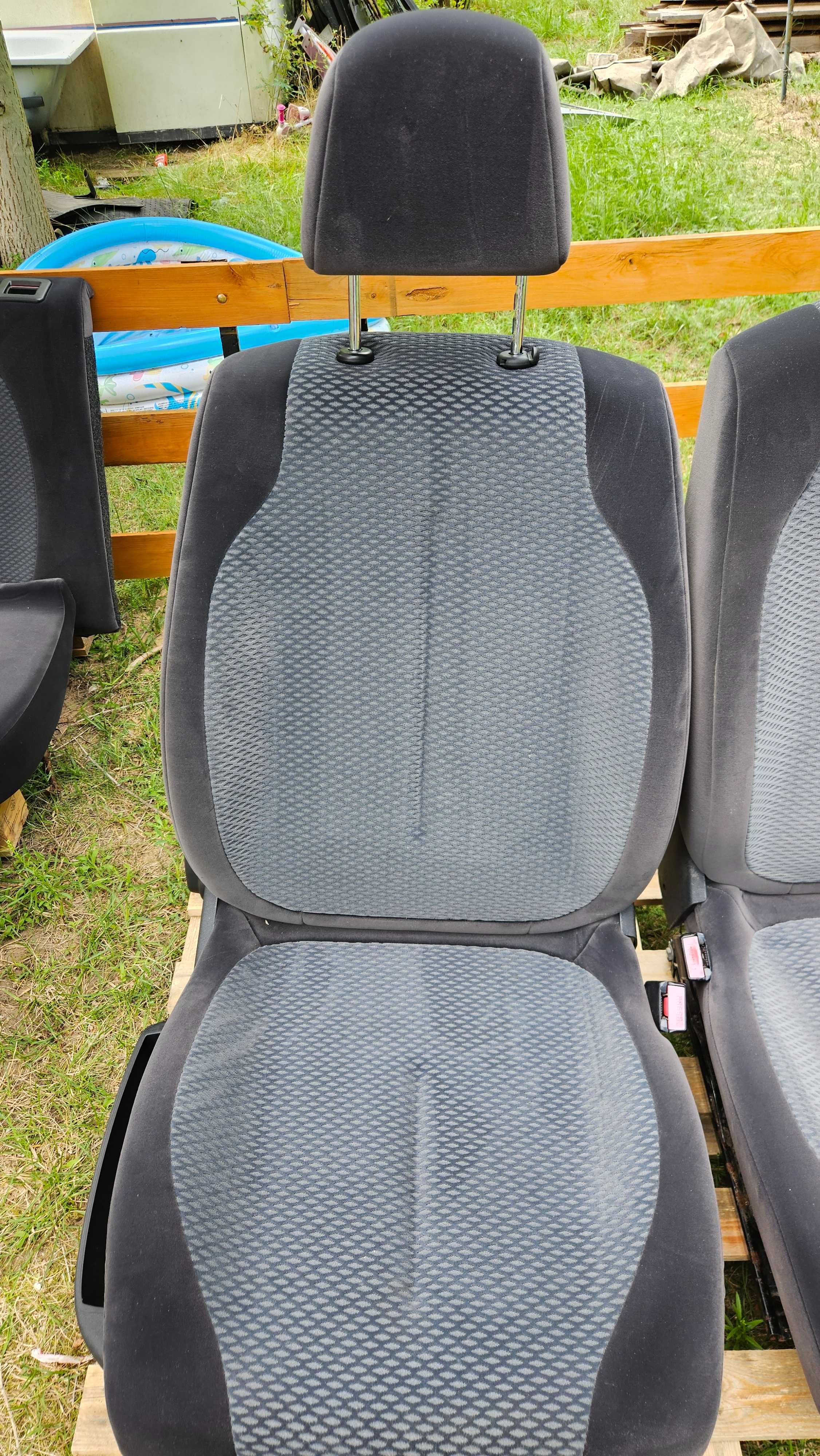 Komplet Fotele i kanapa Citroen c4 5d
