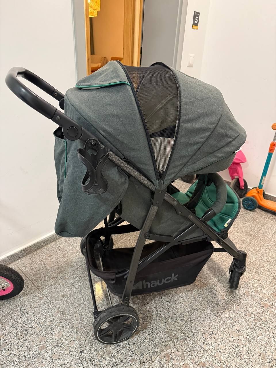 Продаю Коляску прогулочную Kinderkraft ALL ROAD Серая
Коляска прогулоч