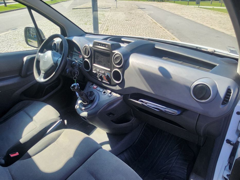 Peugeot Partner 1.6 BlueHDi LONGA 3 Lugares/A.C