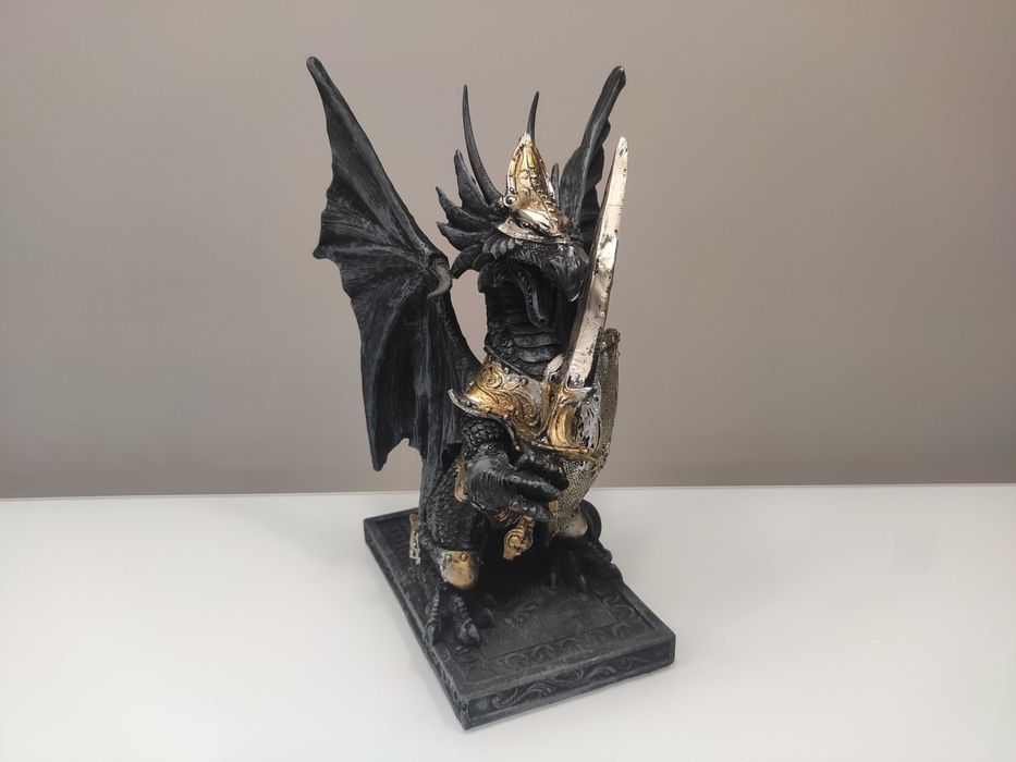 Smok Rzeźba Figura Fantastyka