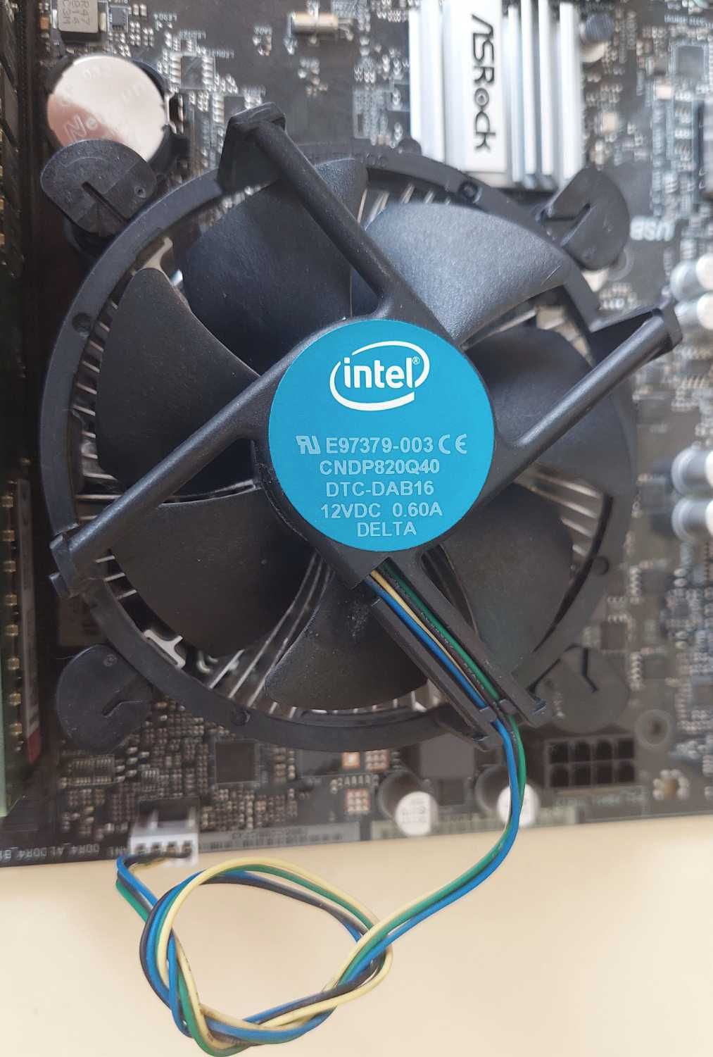 Процесор Intel i5-8600 3.10 GHz Socket 1151 + кулер Intel