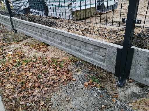 Podmurowka prefabrykowana płyty betonowe pod ogrodzenie