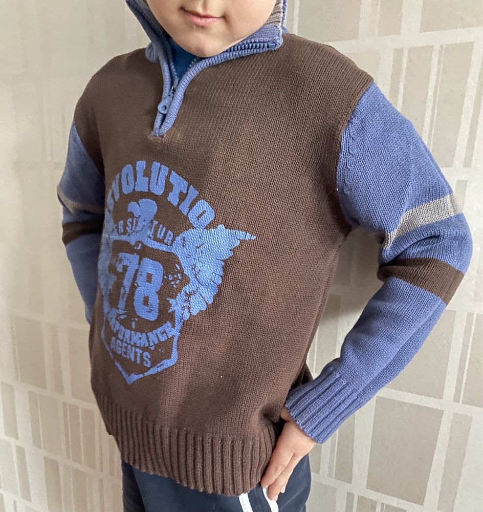 Sweter bluza  chłopiec ze stójka 128 cm