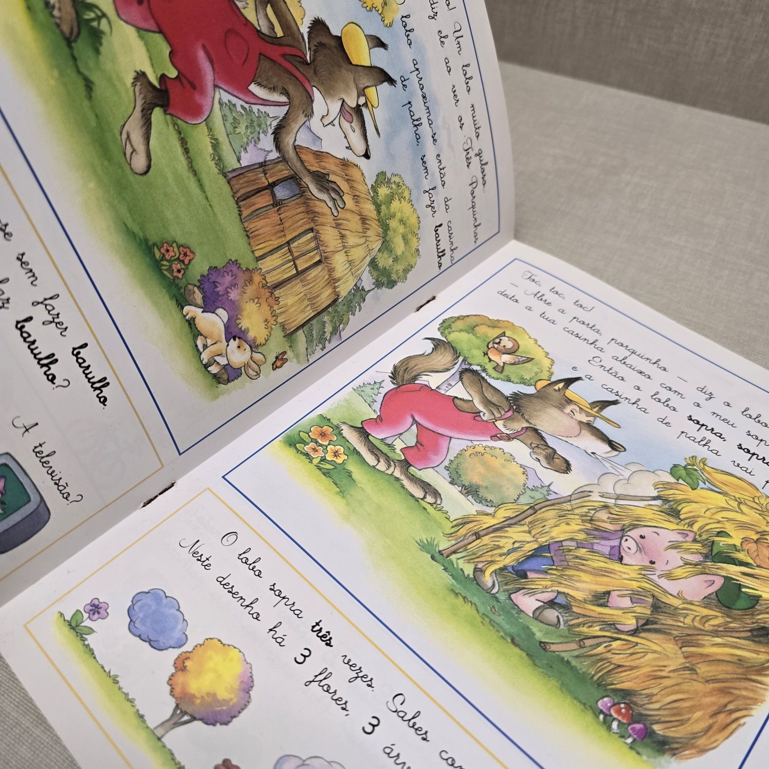 Livro  História  que Ajudam a Crescer OS TRÊS  PORQUINHOS