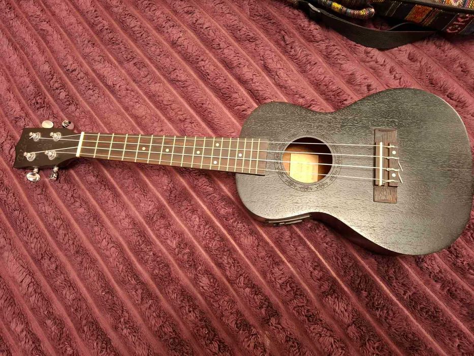 Укулеле акустична гітара