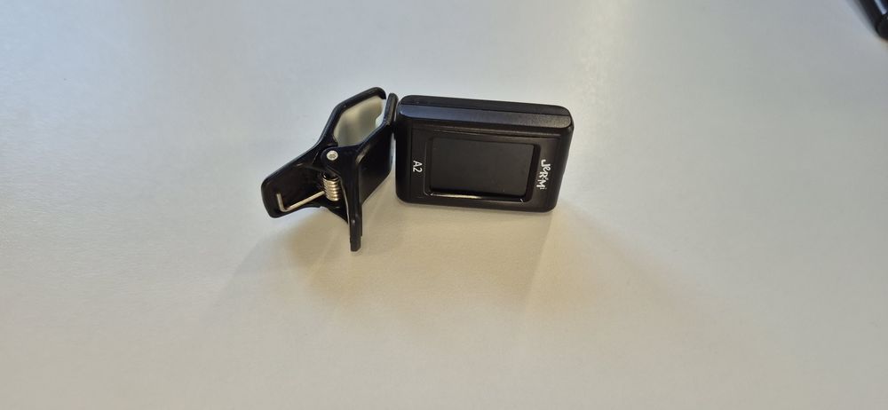 Urządzenie do strojenie gitary/stroik do gitary