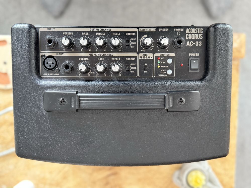 Amplfificador Roland AC33