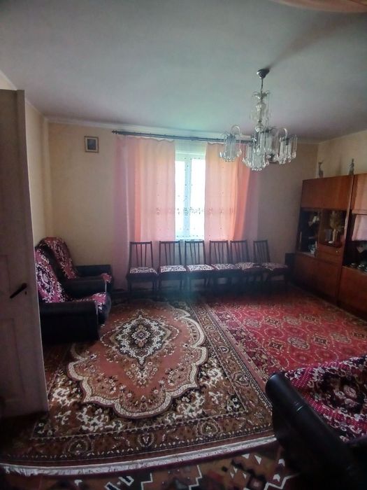 Продаж будинку в центрі села